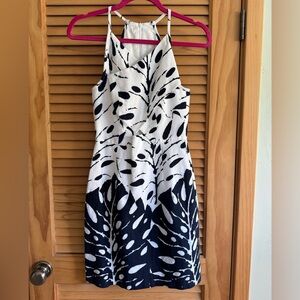 White and navy monsters print dress with peep hole